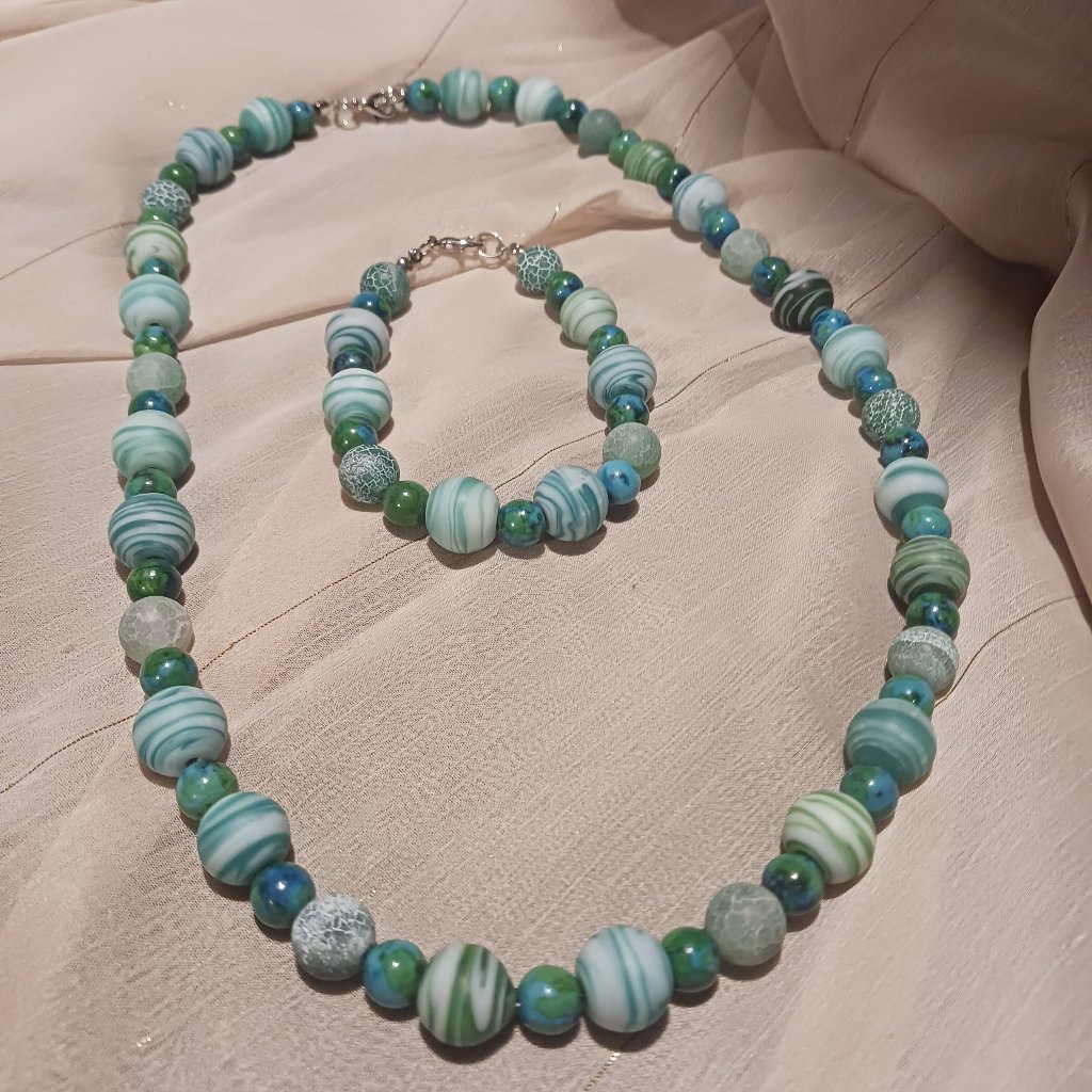 2 Piece Glass Bead Jewelry Set 16$